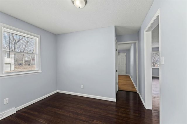 8401 Wayne Avenue, Kansas City, MO 64131