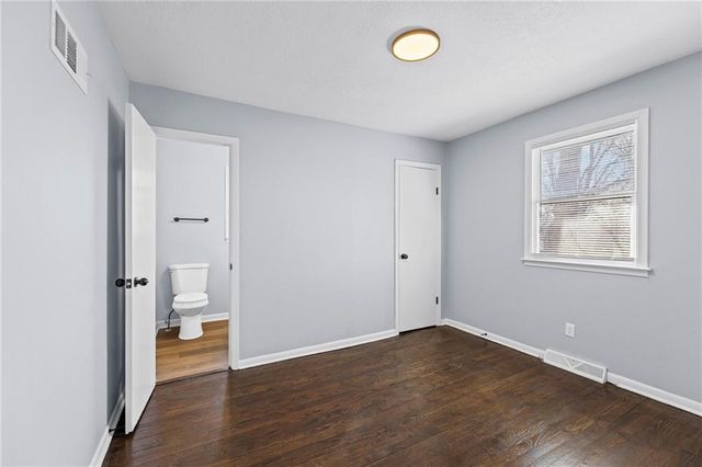 8401 Wayne Avenue, Kansas City, MO 64131