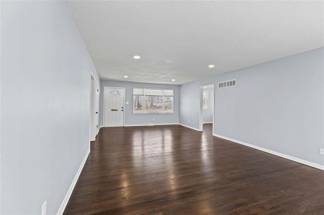 8401 Wayne Avenue, Kansas City, MO 64131