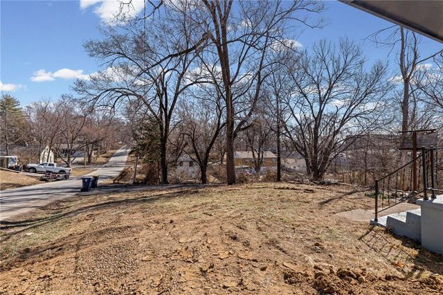 8401 Wayne Avenue, Kansas City, MO 64131