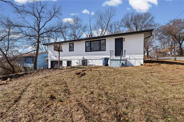 8401 Wayne Avenue, Kansas City, MO 64131