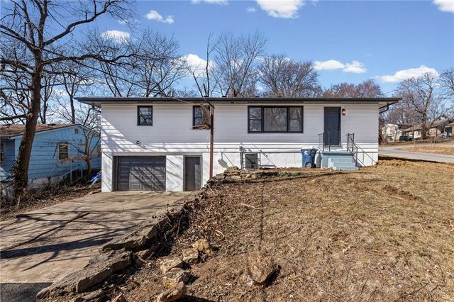 8401 Wayne Avenue, Kansas City, MO 64131