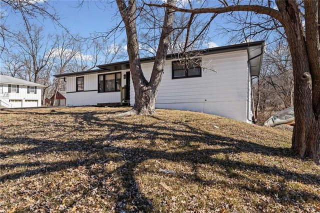 8401 Wayne Avenue, Kansas City, MO 64131