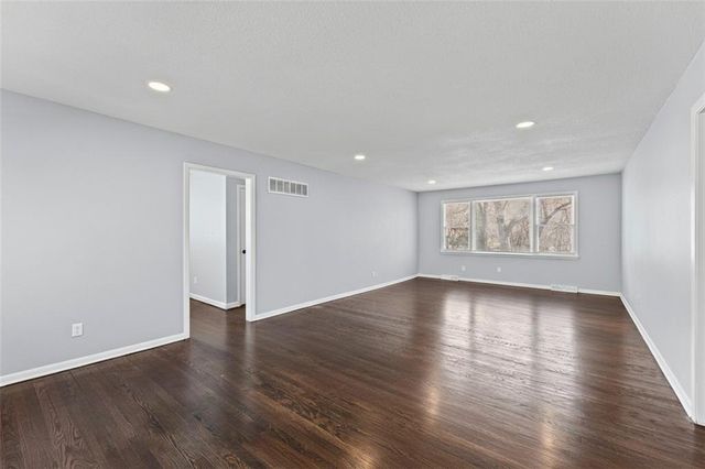 8401 Wayne Avenue, Kansas City, MO 64131