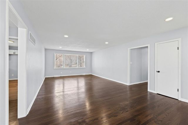 8401 Wayne Avenue, Kansas City, MO 64131