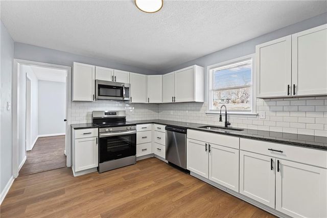 8401 Wayne Avenue, Kansas City, MO 64131