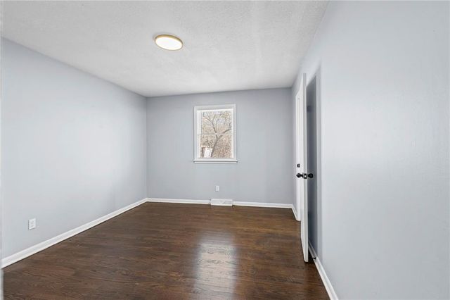 8401 Wayne Avenue, Kansas City, MO 64131