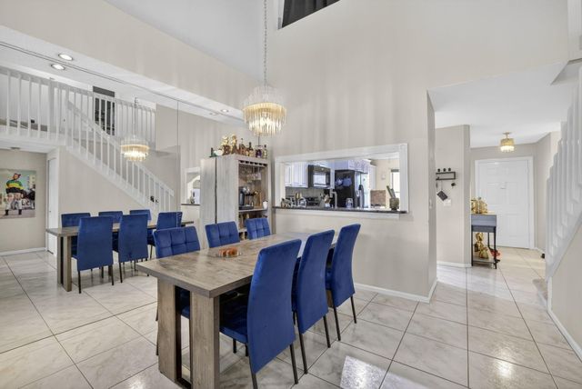 7426 Pinewalk Drive S 19-4, Margate, FL 33063