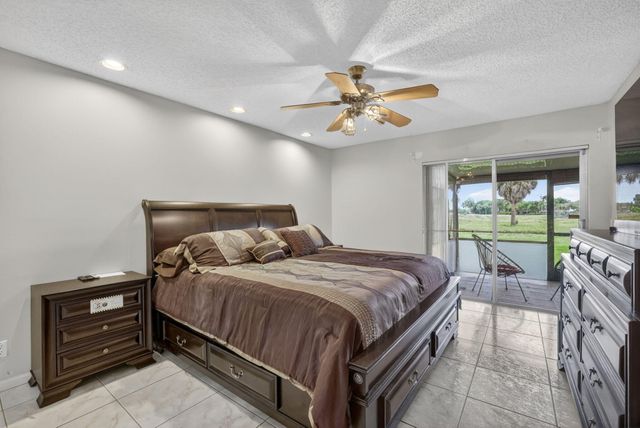 7426 Pinewalk Drive S 19-4, Margate, FL 33063
