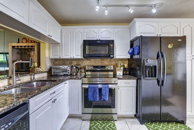 7426 Pinewalk Drive S 19-4, Margate, FL 33063