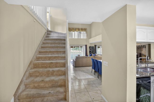 7426 Pinewalk Drive S 19-4, Margate, FL 33063