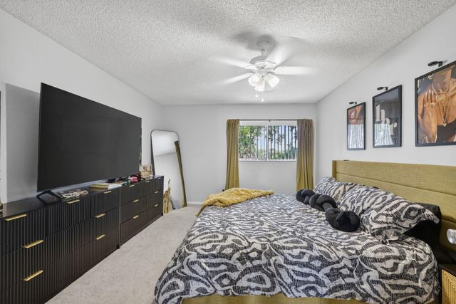 7426 Pinewalk Drive S 19-4, Margate, FL 33063