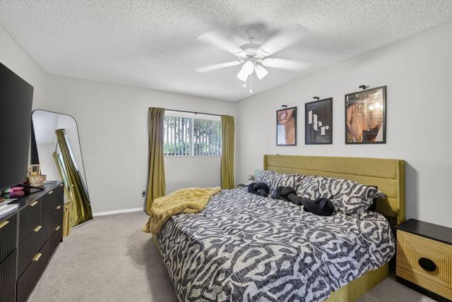 7426 Pinewalk Drive S 19-4, Margate, FL 33063