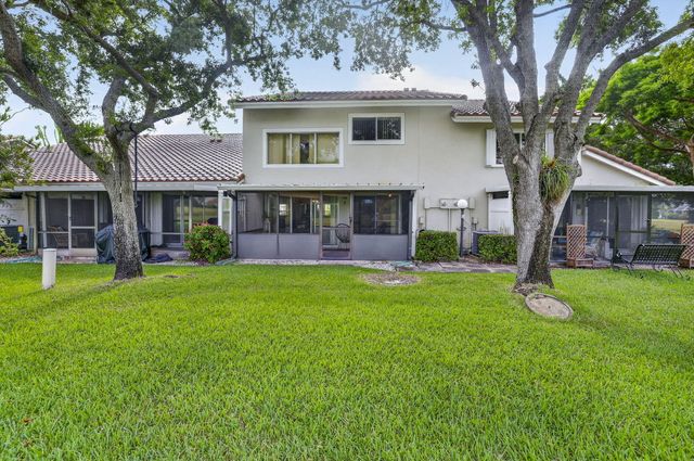 7426 Pinewalk Drive S 19-4, Margate, FL 33063