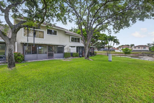 7426 Pinewalk Drive S 19-4, Margate, FL 33063
