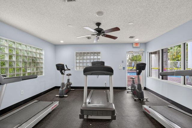 7426 Pinewalk Drive S 19-4, Margate, FL 33063