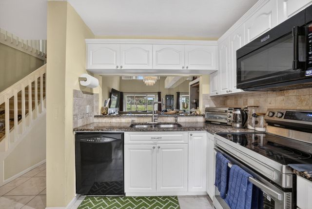7426 Pinewalk Drive S 19-4, Margate, FL 33063