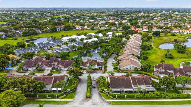 7426 Pinewalk Drive S 19-4, Margate, FL 33063
