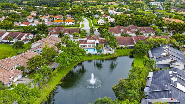 7426 Pinewalk Drive S 19-4, Margate, FL 33063