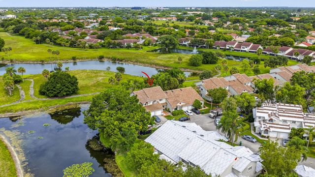 7426 Pinewalk Drive S 19-4, Margate, FL 33063