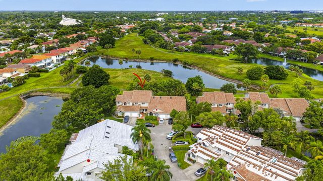 7426 Pinewalk Drive S 19-4, Margate, FL 33063