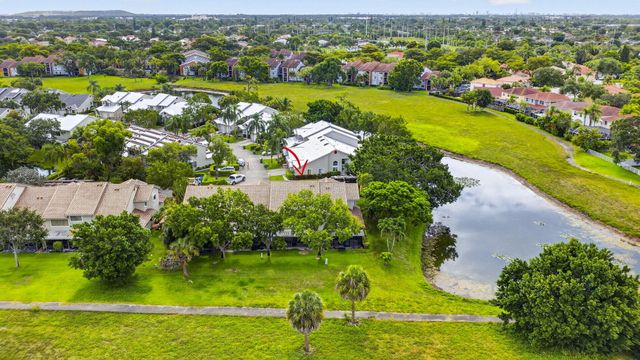 7426 Pinewalk Drive S 19-4, Margate, FL 33063