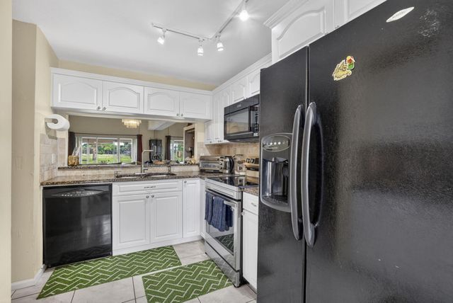 7426 Pinewalk Drive S 19-4, Margate, FL 33063