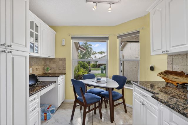 7426 Pinewalk Drive S 19-4, Margate, FL 33063