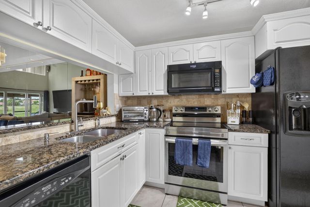 7426 Pinewalk Drive S 19-4, Margate, FL 33063