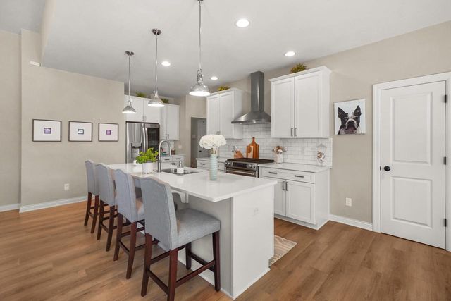 W279N8618 Twin Pine CIRCLE, Hartland, WI 53029
