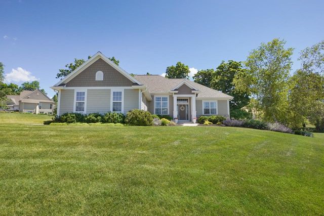 W279N8618 Twin Pine CIRCLE, Hartland, WI 53029