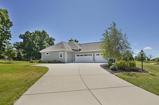 W279N8618 Twin Pine CIRCLE, Hartland, WI 53029
