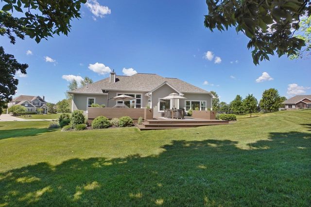 W279N8618 Twin Pine CIRCLE, Hartland, WI 53029