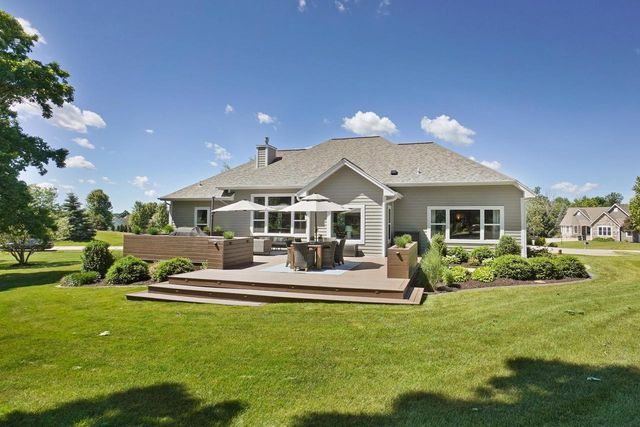 W279N8618 Twin Pine CIRCLE, Hartland, WI 53029