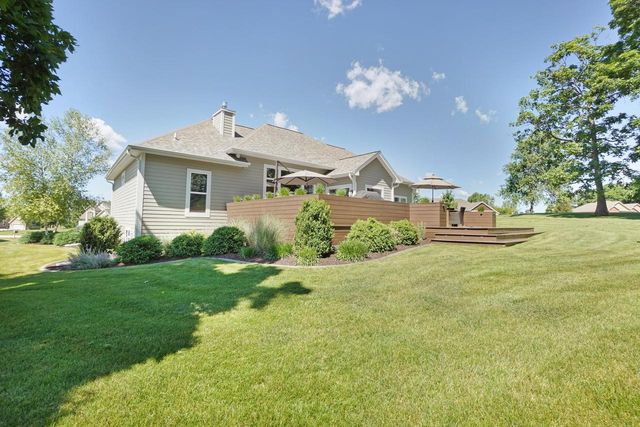 W279N8618 Twin Pine CIRCLE, Hartland, WI 53029