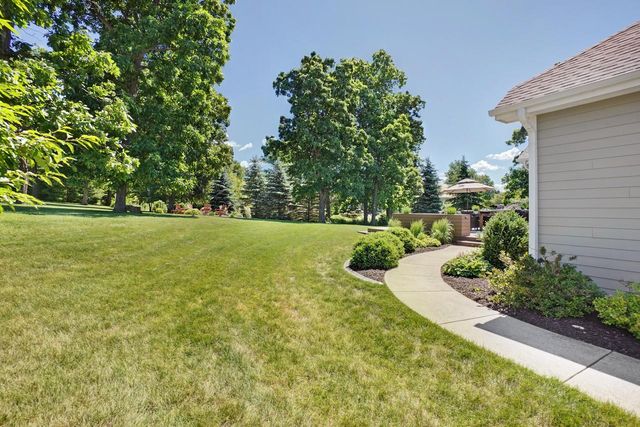 W279N8618 Twin Pine CIRCLE, Hartland, WI 53029