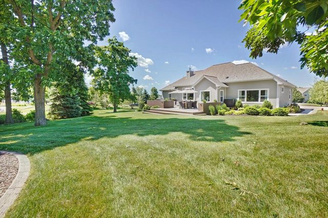 W279N8618 Twin Pine CIRCLE, Hartland, WI 53029