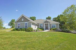 W279N8618 Twin Pine CIRCLE, Hartland, WI 53029