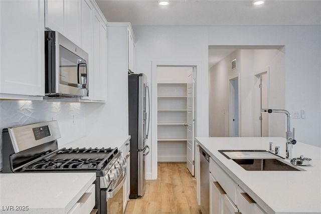 237 Callen Falls Avenue 2025, Henderson, NV 89011