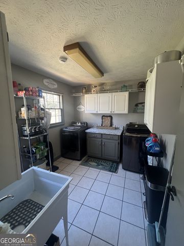 2070 ROCKDALE Circle, Snellville, GA 30078