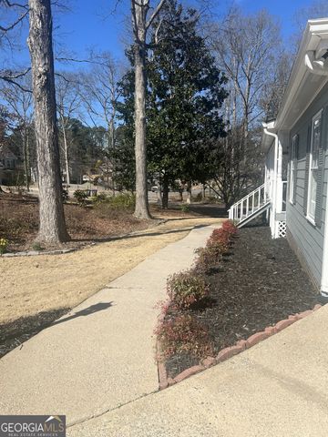 2070 ROCKDALE Circle, Snellville, GA 30078