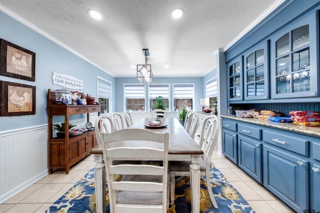 2405 Bentwood Dr, Palestine, TX 75803