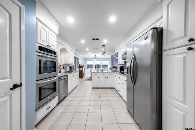 2405 Bentwood Dr, Palestine, TX 75803