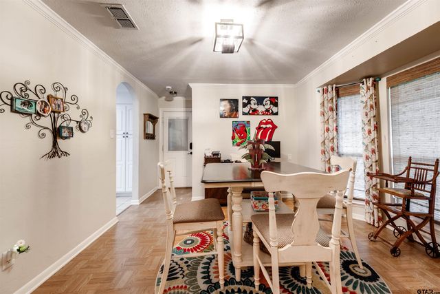 2405 Bentwood Dr, Palestine, TX 75803