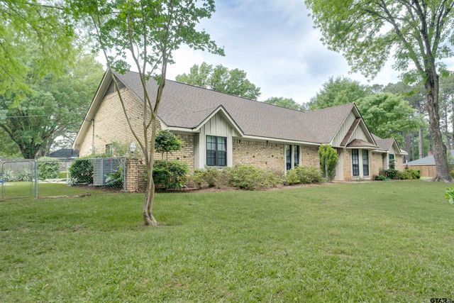 2405 Bentwood Dr, Palestine, TX 75803