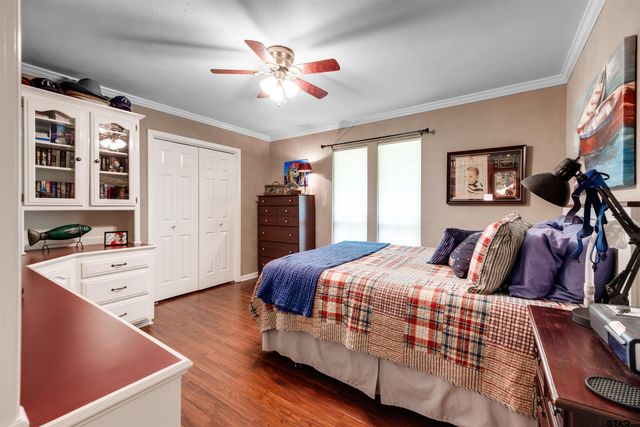 2405 Bentwood Dr, Palestine, TX 75803