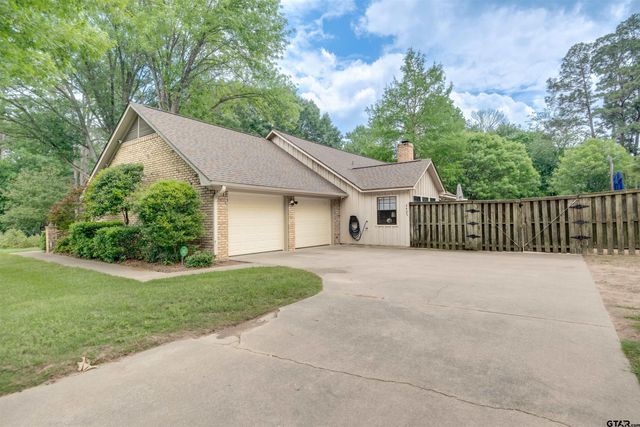 2405 Bentwood Dr, Palestine, TX 75803