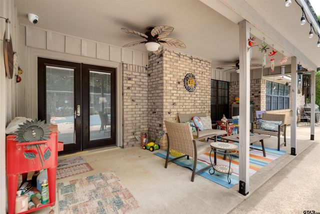 2405 Bentwood Dr, Palestine, TX 75803