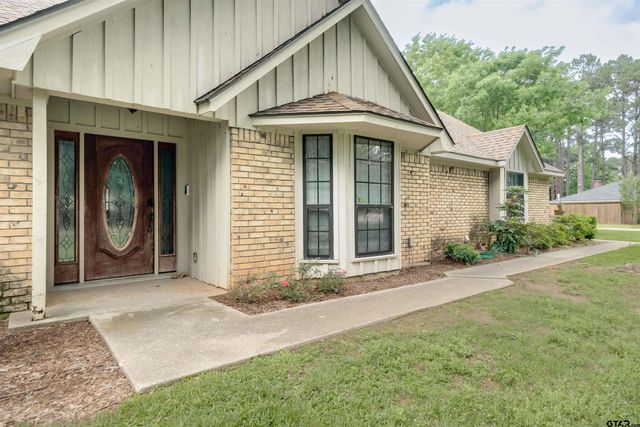 2405 Bentwood Dr, Palestine, TX 75803