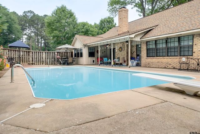 2405 Bentwood Dr, Palestine, TX 75803
